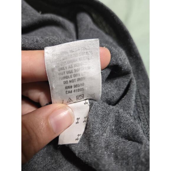 Under armour small women's gray semi fitted tshirt - Picture 7 of 9